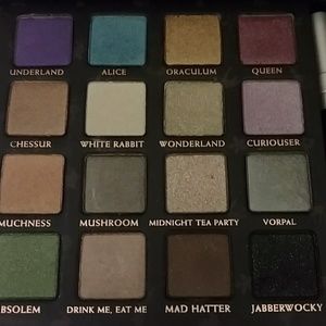 * RARE * Urban Decay - Alice in Wonderland *BNIB*